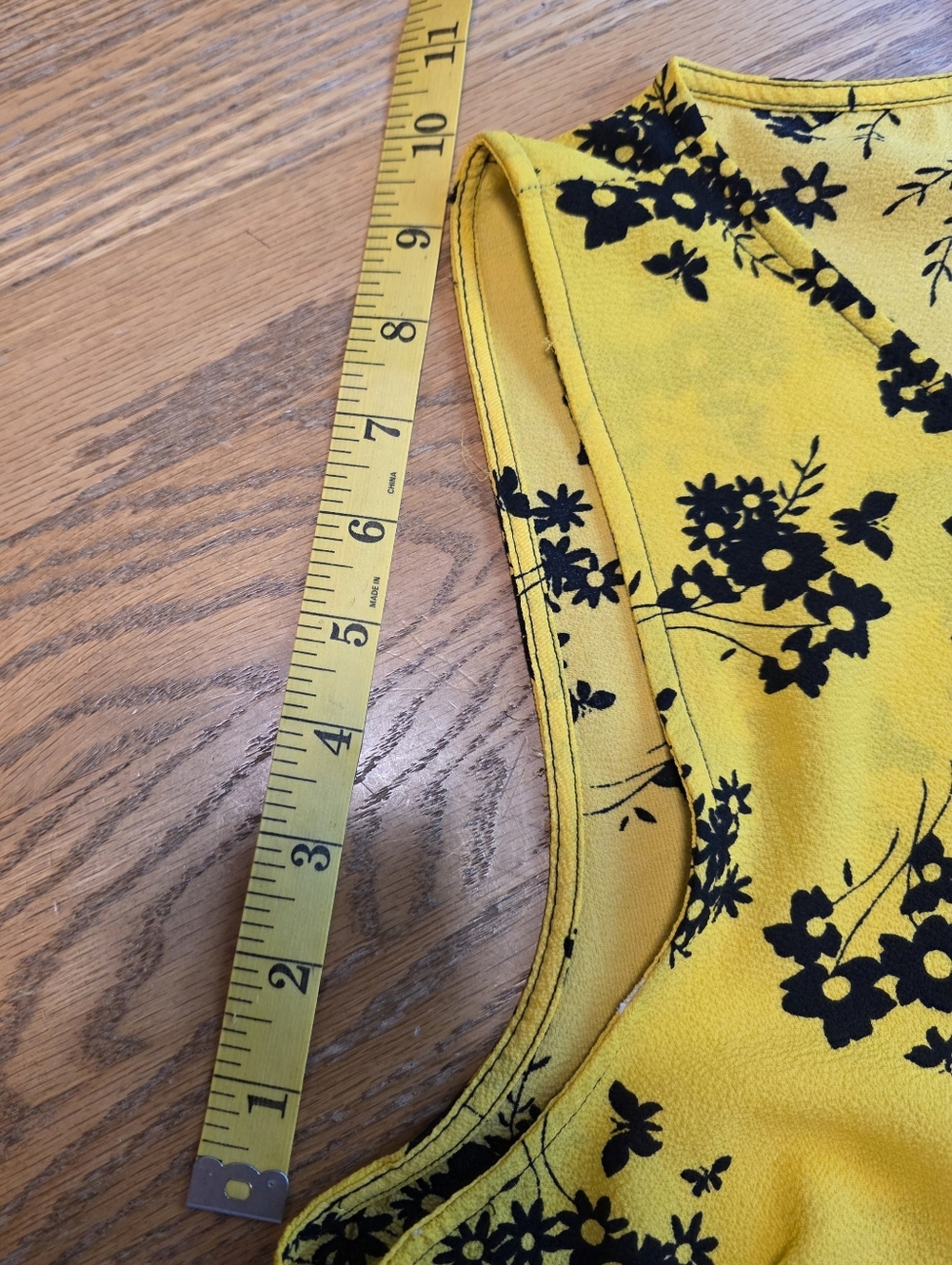 Michael Kors Golden Yellow & Black Floral Sleeveless Blouse Women's Size XL - Picture 12 of 13